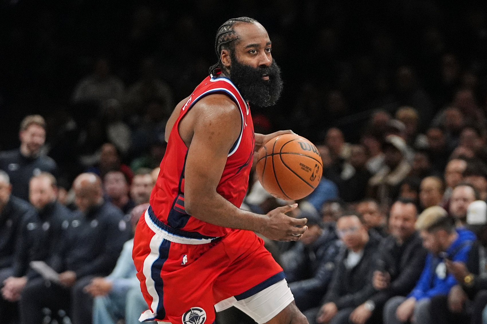 开云体育-三分5中0!哈登单核带队首节打满 8投2中仅得6分2篮板2助攻