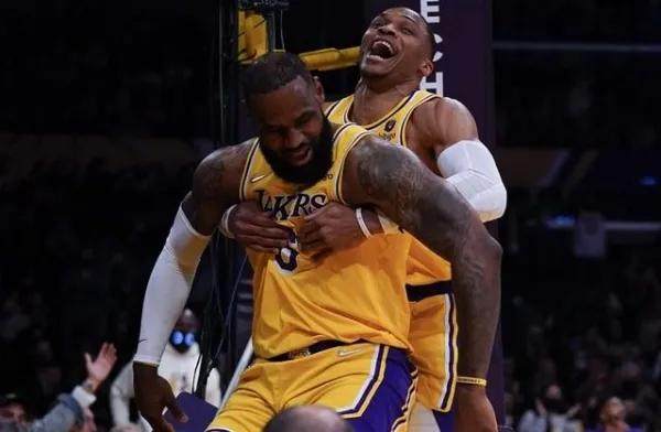 开云体育官网-【观点】感冒加速老化 詹姆斯该向韦少学习做出牺牲